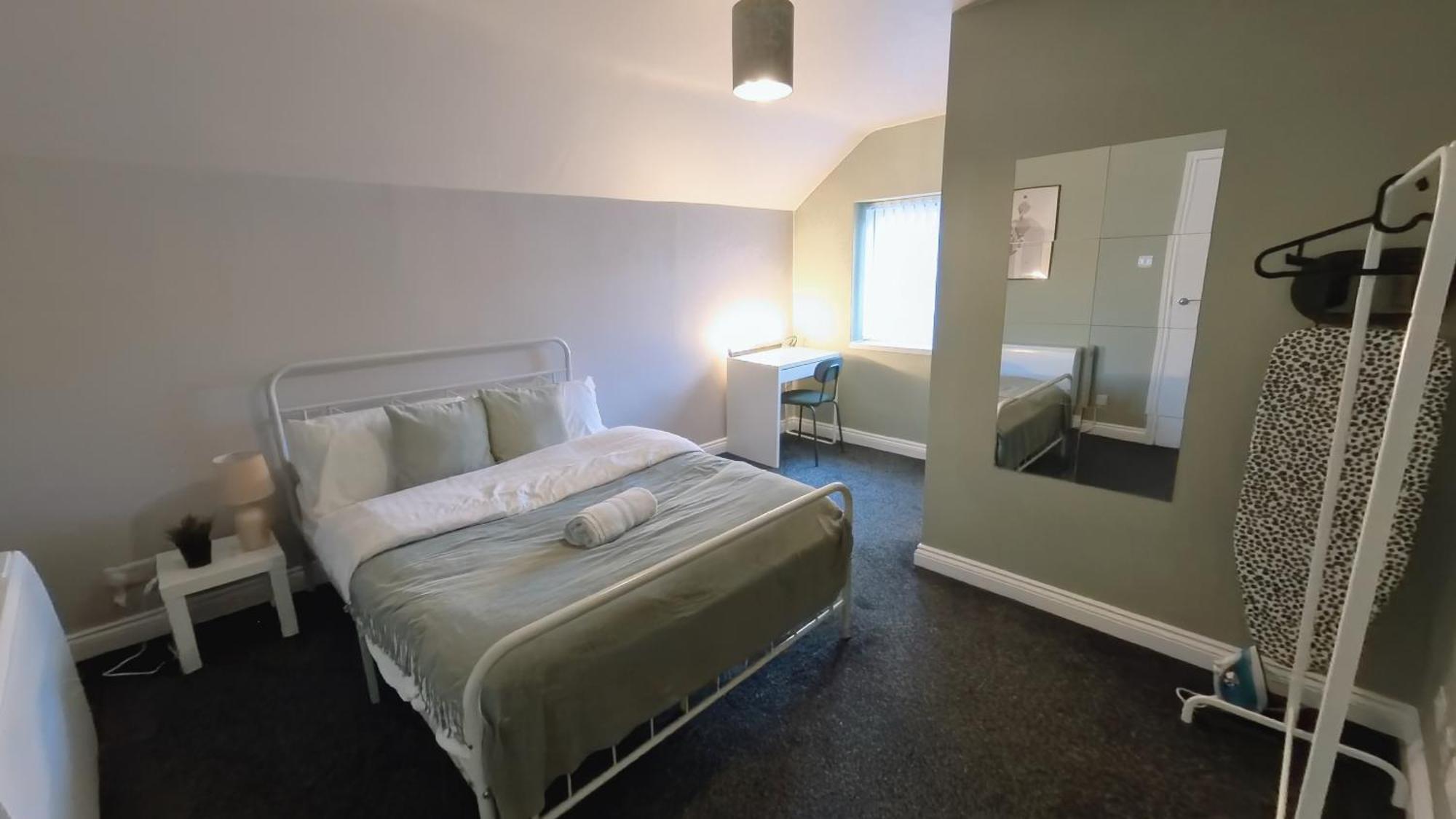 Group Bookings: Up To 30 Guests Across 5 Spacious Flats! Keyless Access Free Wifi & Parking Birmingham Exterior foto